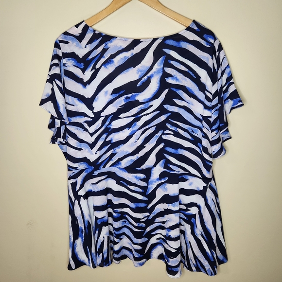 Torrid Flowy Blouse Flutter Sleeve Zebra Stripe Blue White Lightweight Sz 3 (3X) - Picture 2 of 5